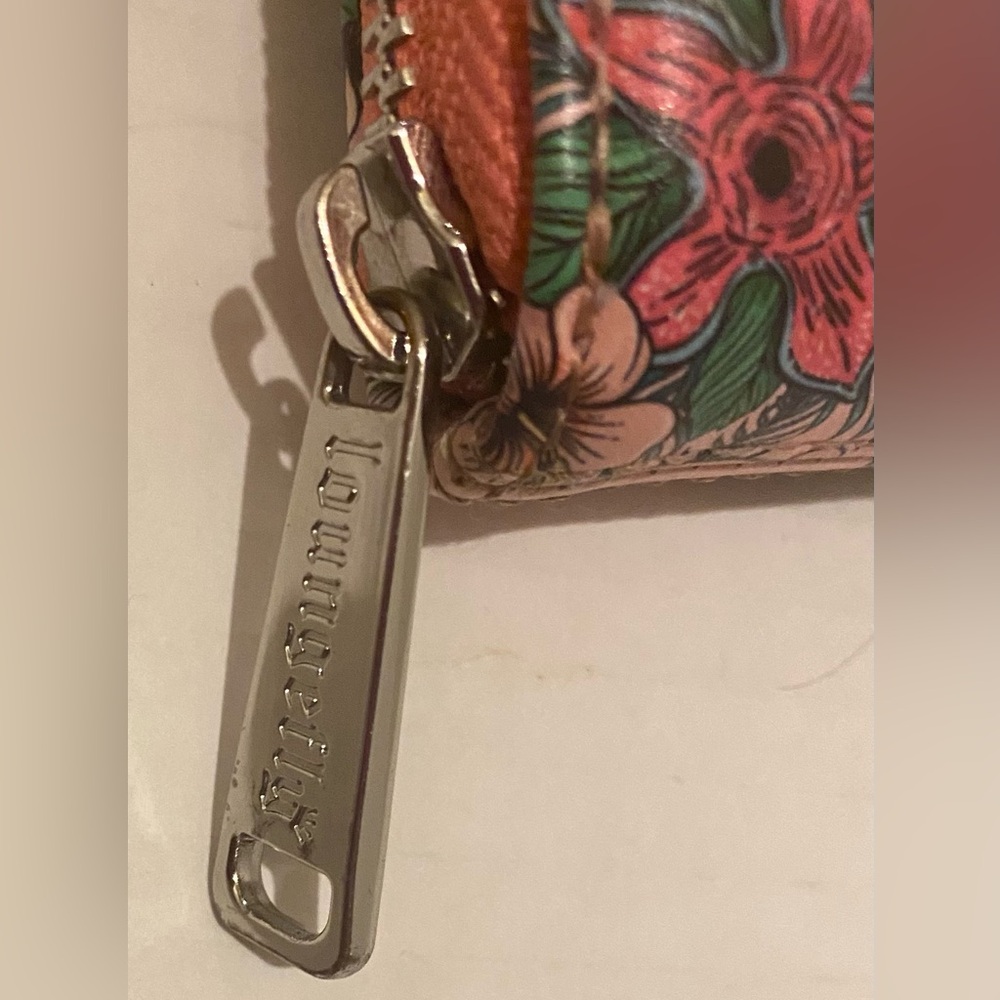 Loungefly Stranger Things Creatures
Wallet 💝✨💝✨ - Picture 6 of 15